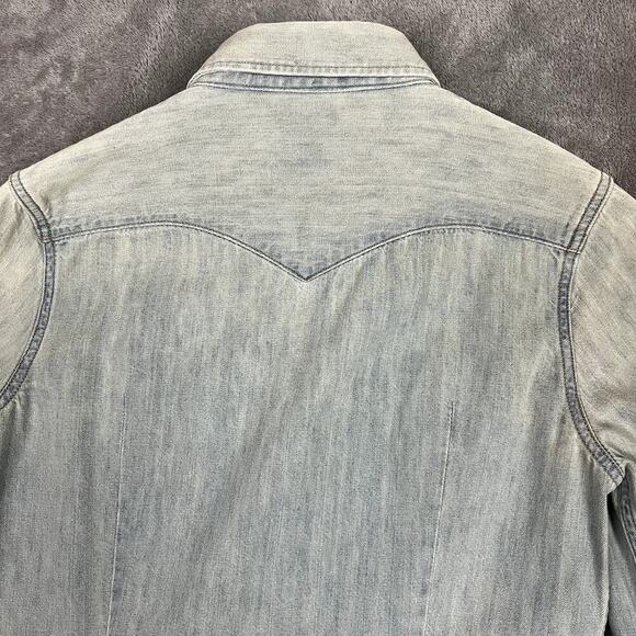 Levis Pearl Snap Light Wash Denim Button Down Womens M Western Yoke Pockets - Picture 5 of 9